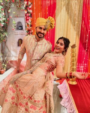 Payal Gupta Instagram - some wedding photoshoot ideas 😂
One year of meet season3 
.
.
.
.
#meet #pankhuri #zeetv #photoshoot #shadiseason #weddingphotography #photoshootideas #payalgupta #guptainji