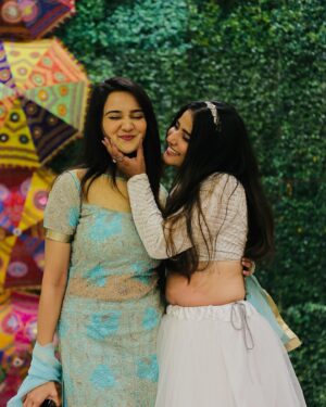 Payal Gupta Instagram - Amazing night ❤️
.
.
#sangeetnight #pookishadi #dance #instalike #instapicture #picoftheday #instamood #instalove #amazingnight #sangeet #loved #parihoonmain