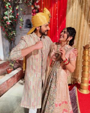 Payal Gupta Instagram - some wedding photoshoot ideas 😂
One year of meet season3 
.
.
.
.
#meet #pankhuri #zeetv #photoshoot #shadiseason #weddingphotography #photoshootideas #payalgupta #guptainji