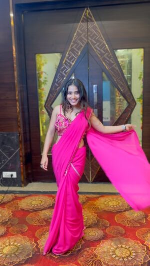 Payal Gupta Instagram - Gulabi saree hai to trend to banta hai 💕
Outfit - @headsturnofficial 
Stylist- @yourstylistforever 
.
#newreel #gulabisaree #reelinstagram #instalike #instalove #gulabi #trendingreels #viral #favoritecolor #reelitfeelit