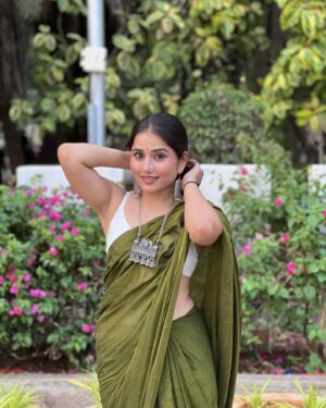 Payal Gupta Instagram - 💚💚💚
Saree- @tamairafashion 
Jwellery- @vaamika_jewels 
Stylist- @yourstylistforever 
Pc- @ankitapahadiofficial ❤️
.
.
.
#saree #oxidisedjewellery #payalgupta #guptainji #sareeseason #sareefashion #sareecollection