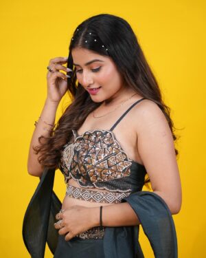Payal Gupta Instagram - Jeeta hua ishq haar baithe hain .. ise trah khud ko maar baithe hai….🖤🤍
.
.
.
.
#photooftheday #photography #payalgupta #guptainji