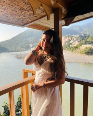 Payal Gupta Instagram - Khoobsoorat  view ❤️
.
.
.
.
#memories #rishikesh #latepost #instagood #instalike #instafashion #travel #trip #payalgupta #guptainji #ganga #littlebudhacafe