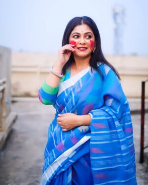 Payel De Instagram - সকলকে দোল পূর্ণিমার অনেক শুভেচ্ছা ❤️💙💜💚🧡

📷 : @argha_giri 
💄 : @sanjuhaldermakeupartist 
🥻 : @nokshi_kanthar_haat 
👚 : @ritarupabhattacharya
🔗 : @rudrakshprnads 

#photooftheday #holi #holi2024 #dolpurnima #dolyatra #trending #explorepage #kolkata #foryou #foryoupage #portraits #portrait_mood #instafashion #instadaily #follow #followformore