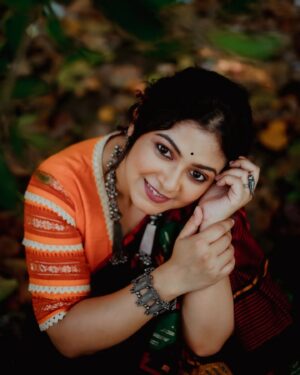 Payel De Instagram - তোমার কাছকাছি আদর রেখে আসি ♥️

📸 : @argha_giri 
💄 : @sanjuhaldermakeupartist 
🥻 : @nokshi_kanthar_haat 
🔗 : @rudrakshprnads 

#photooftheday #portraits #portraitphotography #trending #picoftheday #saree #sareefashion #sareelover #explorepage #exploremore #kolkata #kolkatadiaries #foryou #foryoupage #instafashion #instadaily #follow #followformore