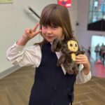 Pelageya Khanova Instagram - Тася с Полей сходили на чудесное, доброе и очень позитивное «Переполох шоу Чебурашка» (Не фильм, а ШОУ по мотивам фильма «Чебурашка») Рекомендуют всем сходить - получат удовольствие не только детки но и взрослые. Отличное музыкальное шоу, с настоящими декорациями, спецэффектами, актерами, - все на превосходном уровне. ❗️ТГ: https://t.me/cheburashka_show ❗️ВК: https://vk.com/cheburashka.show.official #чебурашка #чебурашкашоу #пелагея #таськинамать #детство