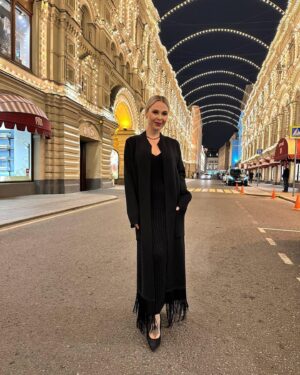 Pelageya Khanova Instagram - Вчера, перед выступлением для работников образования. 

Какая же Москва красивая!😍🔥

#пелагея #москвалучшийгородземли #скоровшколу #безфотошопа #безфильтров