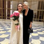 Pelageya Khanova Instagram - 🙌🏻Посещение Большого Театра – всегда событие. После которого навсегда остается ощущение произошедшего чего-то важного в твоей жизни. Это прикосновение к великому и вечному – красоте и мастерству. 🎶 Вчера с восторгом слушала «Травиату» Верди. Гениальная музыка, роскошная постановка (особенно сцены с участием артистов балета), и ГОЛОСА… 🙏🏻Спасибо Большому Театру @bolshoi_theatre Изумительной Надежде Павловой @sopranopavlova Роскошному баритону Эльчину Азизову @elchinazizov и всем-всем создавшим это волшебство… Спасибо за этот урок высочайшего мастерства, вдохновение, восторг и слезы! Какое это сложное искусство, и как оно возвышает человеческий дух, когда исполняется такими талантливыми людьми! ❤️ Листайте, там видео #большойтеатр #травиата #надеждапавловасопрано #опера