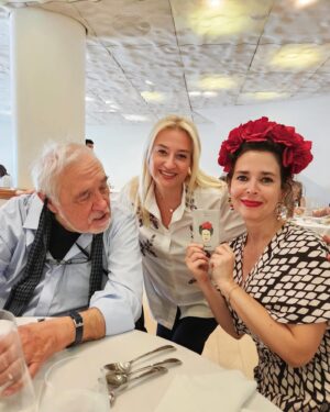 Pelin Batu Instagram - İlber hoca ve Maison Yirmisekiz ile Bilbao’yu geziyoruz. @maisonyirmisekiz