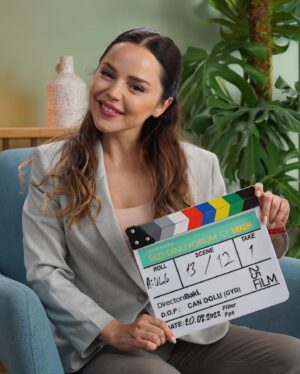 Pelin Ermiş Instagram - “Sizi Dinliyorum” İlk 2 bölümüyle Exxen’de yayında🍀💚 
@25film @exxen @sizidinliyorumexxen