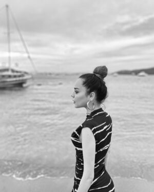 Pelin Ermiş Instagram - Beni bu güzel havalar mahvetti 🌬