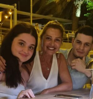 Pelin Körmükçü Instagram - Canım yeğenlerim gelmiş❤️❤️#adakörmükçü#akyakörmükçü#aile#sevgi#mutluluk🙏