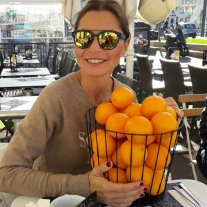 Pelin Körmükçü Instagram - Günaydınhepimizeeeee#sağlık#vitamin#enerji#🤸‍♀️