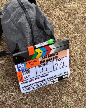 Pelin Orhuner Instagram - Hey gidiiiii Karadenuuuuuuuz!😊🦜🌸🌧️🌤️

#sağsalimölüyadadiri 🎬