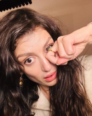 Pelin Orhuner Instagram - Keşke gözlerim yeşil ols… 🙃💌