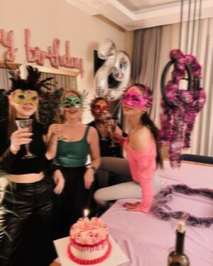 Pelin Sönmez Instagram - Mixed pics w/friends  w/2022