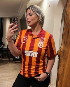 Pelin Öztekin Instagram - #BirlikteHerYerdeyiz 💛♥️ Haydi #GösterSevdanı @samdakbear 🦁
