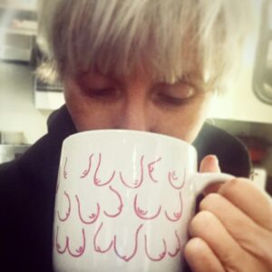 Pénélope McQuade Instagram - Quand ma filleule adorée @Louna_pouliot21 sait exactement quel cadeau me faire pour rendre mes matins acceptables. 🍒☕️😴