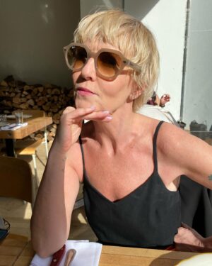 Pénélope McQuade Instagram - C’est l’été ou quoi.