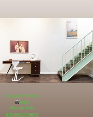 Pénélope McQuade Instagram - Les crédits sont nombreux parce que les gens talentueux ont été nombreux design la sublimissime :  @renardflare 📷 : @spg3 objets principaux et délicieux : @lapompadour.mtl table céramique : @_piedcarre  art sur les murs : les fabuleuses @maudearsenault @laurencephilomene @sarahbosborne autres objets plein de joliesse : @jco.decovintage shout out Marketplace, sans toi tout ceci n’aurait (presque pas) pu exister. Je voudrais aussi remercier Momo de me laisser habiter chez lui.