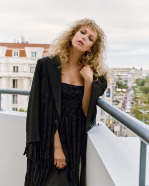 Penelope Mitchell Instagram - Merci @dior et @diorbeauty 🫦 

@festivaldecannes