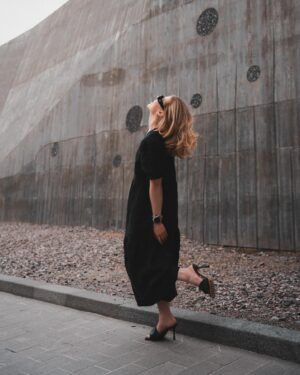Pernilla Böckerman Instagram - Treenivaatteet on niin mun juttu, mutta sydämeni sykkii mekoille ja ihanille asusteille myös 💕🌸