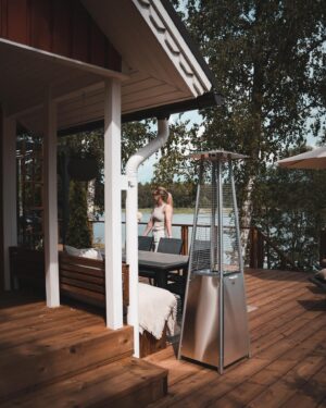 Pernilla Böckerman Instagram - En malta odottaa tulevaa kesää näissä maisemissa! Tässä ennen ja jälkeen -kuvat remontista. Olen yhä yhtä innoissani ja ihmeissäni lopputuloksesta! 🏡🧡