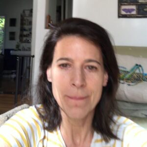 Perrey Reeves Instagram - I’m finally on @cameo ! Until Saturday #cameocares is donating 100% of its proceeds to No Kid Hungry, Music Cares, Actors Fund and Restaurant Employees Relief Fund. All of my personal proceeds will go to the Restaurant Employees Relief Fund. Tonight we are doing an #entourage Reunion panel from 7:45 to 8:15 PTS hosted by @constancezimmer with @jeremypiven and @echriqui ! It’s going to be really fun! Hope you can make it :)) link to my bio!