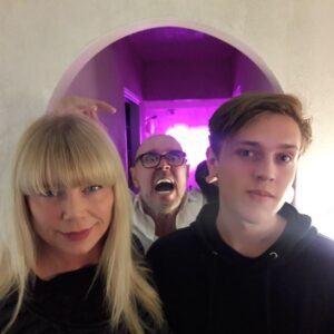 Peta Wilson Instagram - @maxpinnell love love love our new "smooth styling bondi" do.  what a  diamond find 224 bondi road  Maxies fab new spot xx #maxpinnelhair #bestcutever #asalways #whatagem #bestsalon #smoothstylingbondi #hairdonotdont #runbitchesrun #petawilson