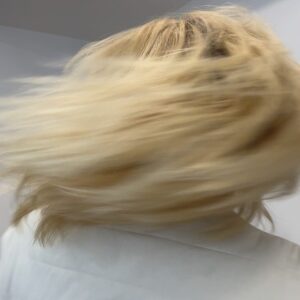 Peta Wilson Instagram - Picture paints a 1000 words , I love my haircut and  no one gives a better blow job …. Photo/vid: @johnnybeart hair by @maxpinnell The salon : @wonder__._  #blonde #petawilson
