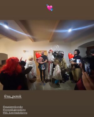 Petra Nesvačilová Instagram - Jeseníky! Nová láska! Děkujeme @na_potok za úžasné  bydlení a péči 🩷🩷🩷 bylo to u vás skvělé! Pohádkové, zimní,  rodinné a klidné ☃️☃️☃️ děkuji Vám kamarádi, že jste přijeli a slavili semnou narozeniny ❤️✨🤍🎀💫💝💋💋💋 @veronikavelcovskajirouskova @maximvelcovsky @jinej_gang @kk_katerinakolarova