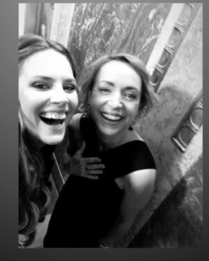Petra Nesvačilová Instagram - Premiéra @aristokratkavevaru byl to úžas ✨✨✨ děkuji hlavně moji milované @mariakohutik za překrásný outfit 🤍🤍🤍 šperky @messika ✨ kabelka @bulgari ✨ sako @michaelkovacik, make-up & vlasy božská @hristinageorgievska děkuji 💋. Děkuji za krásný večer všem kolegům a kamarádům a mé rodině. A Vám krásný den 💋💋💋 #premiera #film