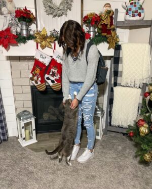 Peyton Evans Instagram - First day at new Jr High. Gotta love my hugs from my kitty cat Damon. 
Fit: @americaneagle #peytonkaye #americaneagle