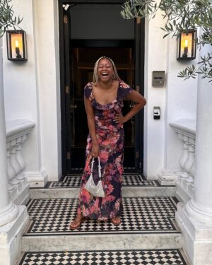 Phoebe Robinson Instagram - london wk 1 🇬🇧

1) cute af dress from @anthropologie and knock off cult gaia bag from Amazon 
2) buildings were giving crayola crayons primary colors 
3) nice lil run through kensington gardens 
4) room service breakfast with green juice from pret, so I stay regular
5) shoes
6) @nottinghillbookshop. one of my all-time fav movies. almost cried standing outside it. “only” bought 6 books and a coffee mug. lol
7) crepe. i just thot she looked beautiful working, so I snapped the pic 
8) new friend; delicious dessert (sticky toffee pudding with sweet potato ice cream)
9) “oppenheimer.” brilliant movie. perfectly acted. could watch cillian murphy’s face for hours. absolutely beautiful.
10) viva spice girls & gut health