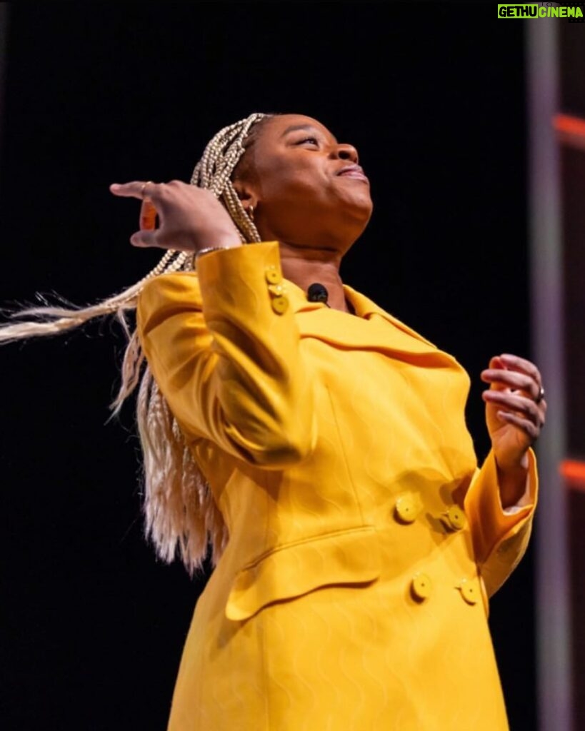 Phoebe Robinson Instagram - 2 wks in los angeles 1) night of special taping at @dynastytypewriter. 📸: @justoffthesix. styling: moi. outfit: @shonajoy. hair: @sabsthegoodgirl. makeup: @alanapalaumakeup 2) amazing @juddapatow benefit show at @largo. had to follow mulaney and i thrived! 3) dinner with friends at @dantebeverlyhills & the staff surprised me with this drink! cute! 4) queens @vanessabayer & @gillian__jacobs came to the taping! such a lovely gift! i co-starred with them in “ibiza,” which was my first movie and i couldn’t have had better partners. 5) i adore @jameelajamil. always will. 6) @bethstelling is one of my fav funny ppl. makes me laugh on and off stage, has so much advice, and is an all-around great human being. ❤️ 📸: @lizvig 7) i couldn’t not shop at @booksoup. a restrained book haul! only bought five books. last time, i hit up a bookstore while i was out of town, i bought 10 and had to strategically pack them in my suitcase. halp! 8) put on my face and a cute blazer dress to host “a day of unreasonable conversation. thx @invisiblehand.co @propperdaley & @simpsonstreet. had blast despite fighting a gnarly head cold. 9) popped my @aftermidnight cherry! @taylortomlinson is a delight and @dewayneperkins and @guybranum had me cackling! 10) date night to see @springsteen with @shahrzaddavani. first time at the kia forum and first time seeing the boss. laugh, cried, danced. incredible night celebrating life and feeling all the feels of grief. easily in my top five concerts.