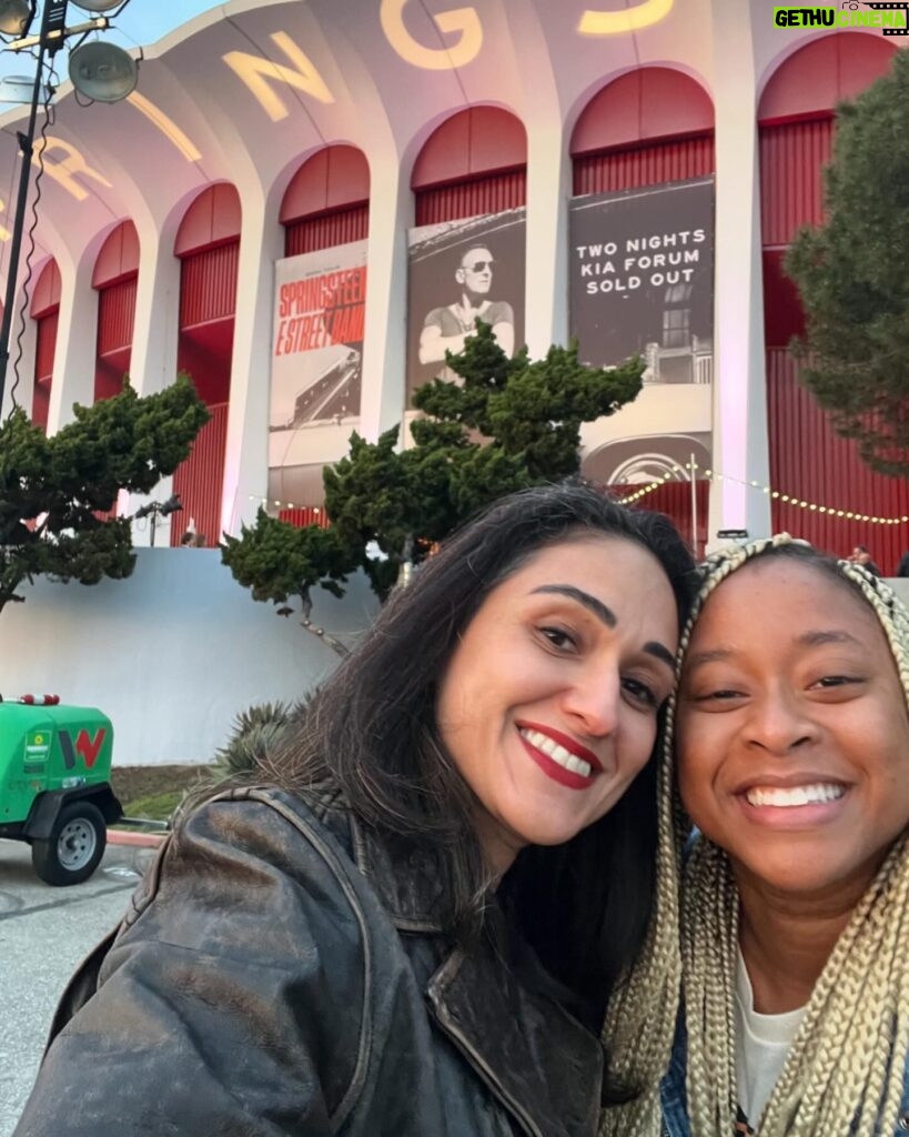 Phoebe Robinson Instagram - 2 wks in los angeles 1) night of special taping at @dynastytypewriter. 📸: @justoffthesix. styling: moi. outfit: @shonajoy. hair: @sabsthegoodgirl. makeup: @alanapalaumakeup 2) amazing @juddapatow benefit show at @largo. had to follow mulaney and i thrived! 3) dinner with friends at @dantebeverlyhills & the staff surprised me with this drink! cute! 4) queens @vanessabayer & @gillian__jacobs came to the taping! such a lovely gift! i co-starred with them in “ibiza,” which was my first movie and i couldn’t have had better partners. 5) i adore @jameelajamil. always will. 6) @bethstelling is one of my fav funny ppl. makes me laugh on and off stage, has so much advice, and is an all-around great human being. ❤️ 📸: @lizvig 7) i couldn’t not shop at @booksoup. a restrained book haul! only bought five books. last time, i hit up a bookstore while i was out of town, i bought 10 and had to strategically pack them in my suitcase. halp! 8) put on my face and a cute blazer dress to host “a day of unreasonable conversation. thx @invisiblehand.co @propperdaley & @simpsonstreet. had blast despite fighting a gnarly head cold. 9) popped my @aftermidnight cherry! @taylortomlinson is a delight and @dewayneperkins and @guybranum had me cackling! 10) date night to see @springsteen with @shahrzaddavani. first time at the kia forum and first time seeing the boss. laugh, cried, danced. incredible night celebrating life and feeling all the feels of grief. easily in my top five concerts.