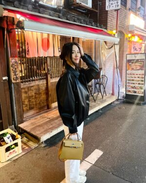 Phyllis Quek Instagram - #nightvibes #vibrant #lookingforfood