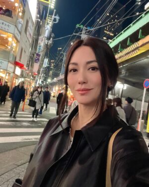 Phyllis Quek Instagram - #nightvibes #vibrant #lookingforfood