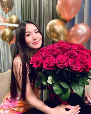 Phyllis Quek Instagram - I’m so blessed to receive all your sweet birthday wishes and gifts on my special day.  From the bottom of my heart… Thank you 🌹#lovejesus #blessings #thankgod #livelife