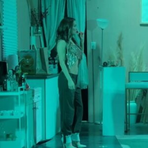 Pía Sanz Instagram - “Juzgar a una persona no define quién es ella… Define quién eres tú” 
Para los que no la llegaron a conocer ella es Luisa. Una mujer inocente, trabajadora, inteligente y con un corazón enorme que es constantemente juzgada por ser bonita, por cómo se viste y por cómo habla…
A esta colombianita la voy a tener en mi corazón siempre…🇨🇴 💛💙❤️

Gracias @ana_cortez7 y @oscarmedellin_ por creer en mí. Me llevo a Luisa en el corazón! 🤍
Gracias @reynamotaa contigo pa siempre 🫶🏼 Eres una chingona. 😘
Gracias @andreahermosillot eres puro talento hermosa. Y amo tu música. Vas con todo! 
Gracias @badalt por ser mi Lucho. Es una gozadera compartir el escenario contigo. Gracias por ser tan generoso. 
Gracias @lookcapital por dejarme guapísima 🤍
Gracias @miriamlozam por ayudarme a darle vida a este personaje y enseñarle a caminar.
Gracias @pachorueda por darle un toque especial a la obra con tu coaching. 
Gracias @mariajose.jimenez por ayudarme con el personaje pero también por ayudarme a desbloquear lo que me impedía seguir adelante. 
Gracias @mattiasvga por ayudarme con el acento Colombiano love you bebé :) 
Muchísimas gracias @pacoblader por darme el mejor regalo que fueron estas fotos. Ahora siempre voy a poder recordar a Luisa 📸
Y por supuesto a los que nos fueron a ver y nos apoyaron desde el día uno! GRACIAS! 🤍😘