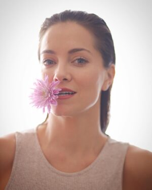 Pía Sanz Instagram - Live simply, bloom wildly… 🌺

📸 @jb_deleon