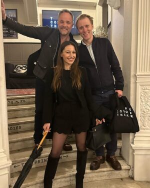 Pia Tjelta Instagram - Her runda yndlingsgutta og jeg 8 mnd med Strindberg og kom hjem til nominasjon for beste ENSEMBLE på Off West End Awards!! 🖤 Takk regigeni @maritmoumaune