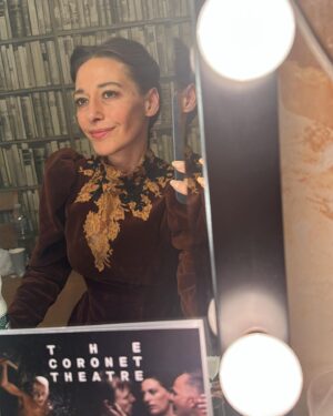 Pia Tjelta Instagram - Troika som nærmer seg siste spilleuke i London på magiske @thecoronettheatre