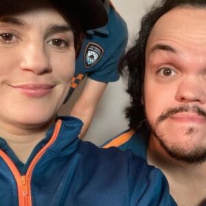 Pilar Gamboa Instagram - En unas horas se estrena DIVISION PALERMO en Netflix. Es una serie toda entera de @santikorovsky el tipo más neurótico y tierno del universo con un humor de otra galaxia. 
Además con un elenco con el que lloramos de risa y no estoy exagerando. Yo esta serie la llevo en el corazón para siempre.
VEANLA porque no hay mucha cosa que se le parezca, es bastante única y eso siempre es para festejar. 

Además @florenciapercia e @ismestre que escribieron con Santi, entre otros guionistas,y que los quiero tanto. 

@daniel_hendler_ @valeria_licciardi_fan @ilgocie @renato_consa @soyhernancuevas @jayjaynugnes @charonlopez @martingarabal @marcelosubiottook @agustinrittano @negroprina @valerialois @spregelburd @crulecia @iairsaid @alansabbagh @bellosoactor @izcovichgabriela @fabianarenillas @dani.koro 

@chenetflix 
@kramersigmanfilms