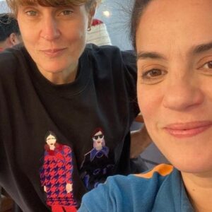 Pilar Gamboa Instagram - En unas horas se estrena DIVISION PALERMO en Netflix. Es una serie toda entera de @santikorovsky el tipo más neurótico y tierno del universo con un humor de otra galaxia. 
Además con un elenco con el que lloramos de risa y no estoy exagerando. Yo esta serie la llevo en el corazón para siempre.
VEANLA porque no hay mucha cosa que se le parezca, es bastante única y eso siempre es para festejar. 

Además @florenciapercia e @ismestre que escribieron con Santi, entre otros guionistas,y que los quiero tanto. 

@daniel_hendler_ @valeria_licciardi_fan @ilgocie @renato_consa @soyhernancuevas @jayjaynugnes @charonlopez @martingarabal @marcelosubiottook @agustinrittano @negroprina @valerialois @spregelburd @crulecia @iairsaid @alansabbagh @bellosoactor @izcovichgabriela @fabianarenillas @dani.koro 

@chenetflix 
@kramersigmanfilms