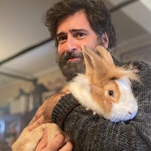 Pilar Gamboa Instagram - En unas horas se estrena DIVISION PALERMO en Netflix. Es una serie toda entera de @santikorovsky el tipo más neurótico y tierno del universo con un humor de otra galaxia. 
Además con un elenco con el que lloramos de risa y no estoy exagerando. Yo esta serie la llevo en el corazón para siempre.
VEANLA porque no hay mucha cosa que se le parezca, es bastante única y eso siempre es para festejar. 

Además @florenciapercia e @ismestre que escribieron con Santi, entre otros guionistas,y que los quiero tanto. 

@daniel_hendler_ @valeria_licciardi_fan @ilgocie @renato_consa @soyhernancuevas @jayjaynugnes @charonlopez @martingarabal @marcelosubiottook @agustinrittano @negroprina @valerialois @spregelburd @crulecia @iairsaid @alansabbagh @bellosoactor @izcovichgabriela @fabianarenillas @dani.koro 

@chenetflix 
@kramersigmanfilms