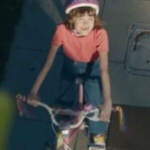 Piper Rubio Instagram - I had such a blast biking around for this Geico commercial! Such a fun day!!🦎✨
.
Thank you to the best team!!❤️@sydel_l @robinweinsteinloehr