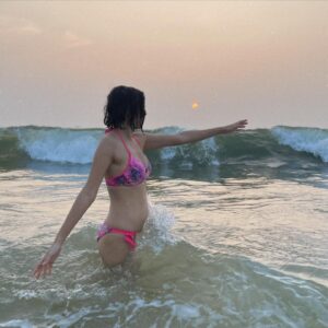 Plabita Borthakur Instagram - Goa Days! 🌸🤍
.
.
.
.
.
.
.
#PlabitaBorthakur #Goa #BeachLife #WaterBaby #Waves #Beach #Sunshine #Sunset #Love