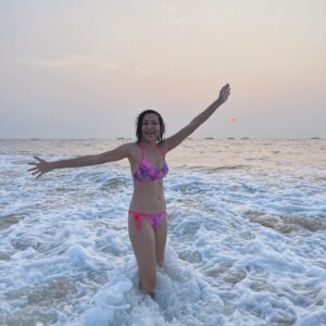 Plabita Borthakur Instagram - Goa Days! 🌸🤍
.
.
.
.
.
.
.
#PlabitaBorthakur #Goa #BeachLife #WaterBaby #Waves #Beach #Sunshine #Sunset #Love