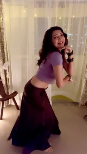 Plabita Borthakur Instagram - Shauk Se Lijiye Ji, Ishq Ke Imtehaan 💃
.
.
.
.
.
.
.
#feelitreelit #reels #feelkaroreelkaro #dance #live #laugh #happy #retro #bollywood #bollywoodsongs #bollywooddance #smile #groove #expression #drama #dramaqueen #bollywoodlove #nautanki #instagood #love #instalove #loveyourself #actor #plab
